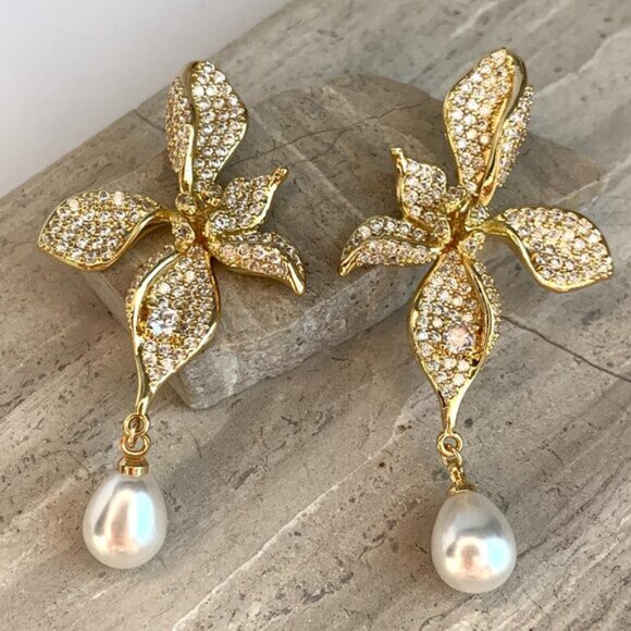 NEW ~ Anthropologie Shashi Pave Crystal Flower & Pearl Dangle Earrings - Picture 3 of 10